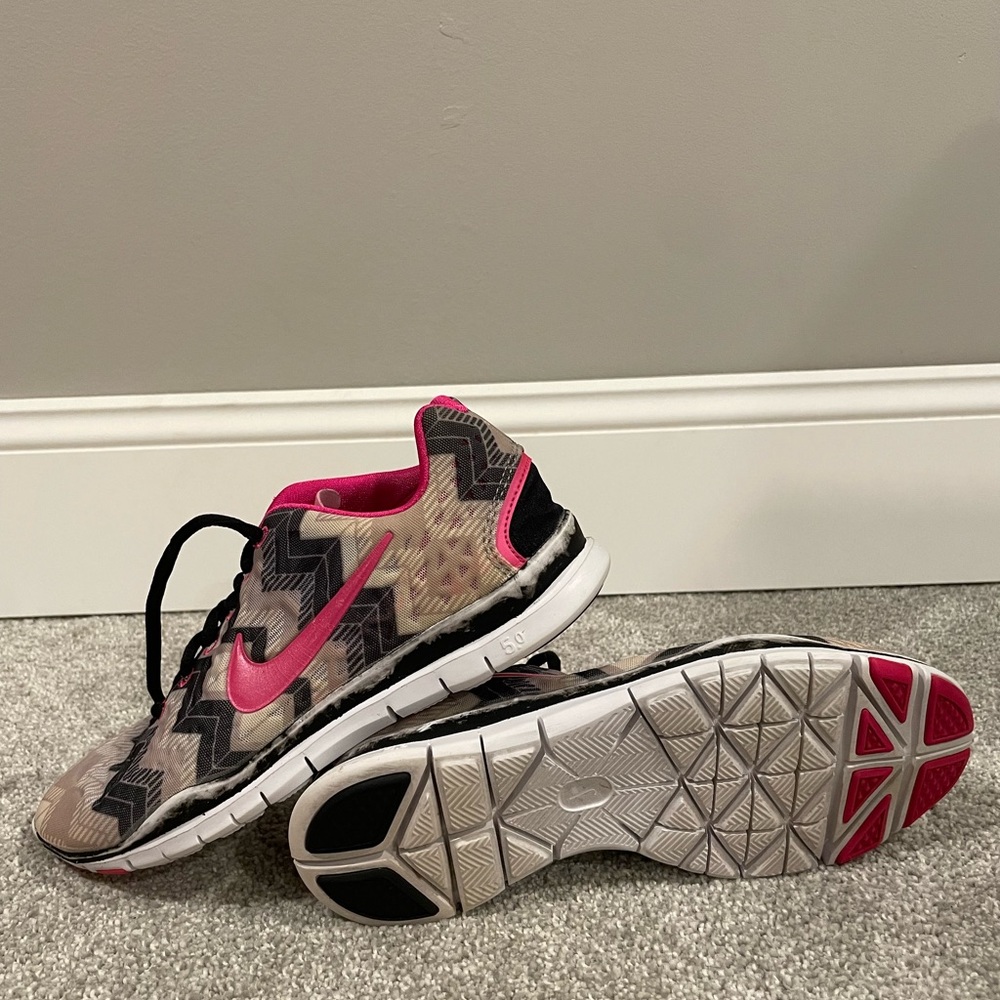 Size 6 white black and pink chevron Nike